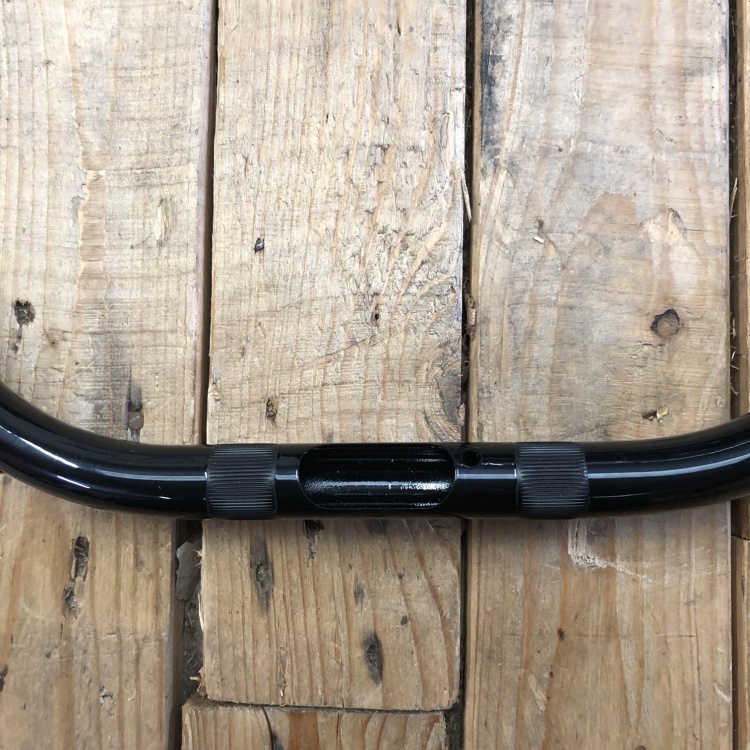 Indian Chief Bobber / Dark Horse Mid-Rise Handlebars (gloss black)